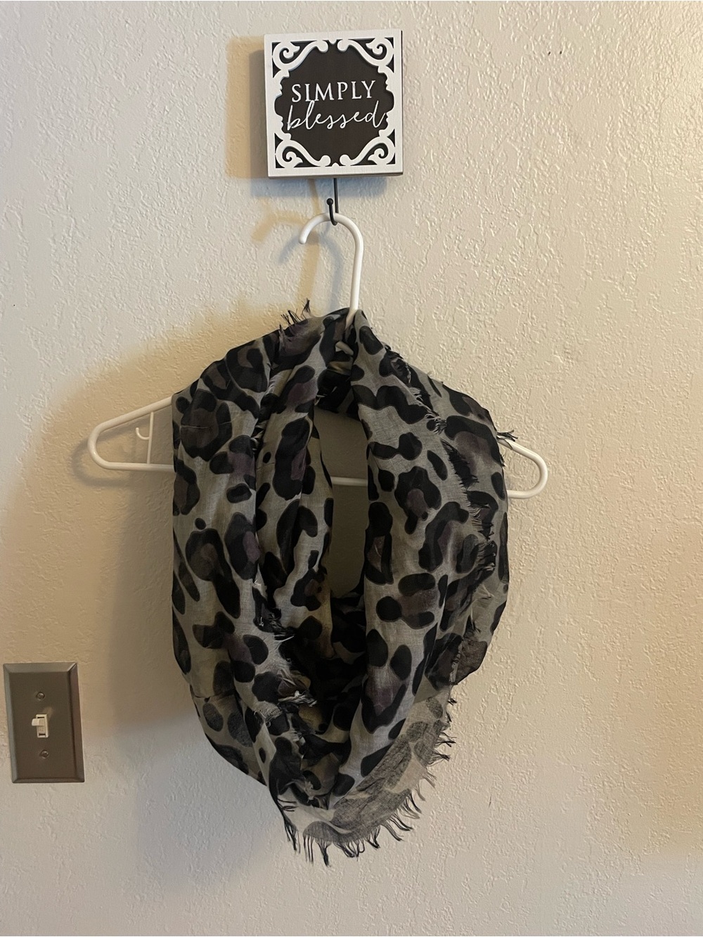 croft & barrow Y2K Black and Gray Leopard Print Infinity Scarf